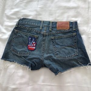 LUCKY BRAND- daisy duke short - peace patch